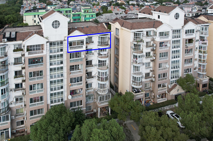 江苏永泰建造公司，起初在昆山宝岛花园购了两套住房作办公用场所，面积约200平方米。